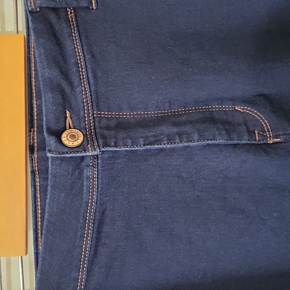 Curve Appeal Minimalist Jegging - Picture 3 of 6